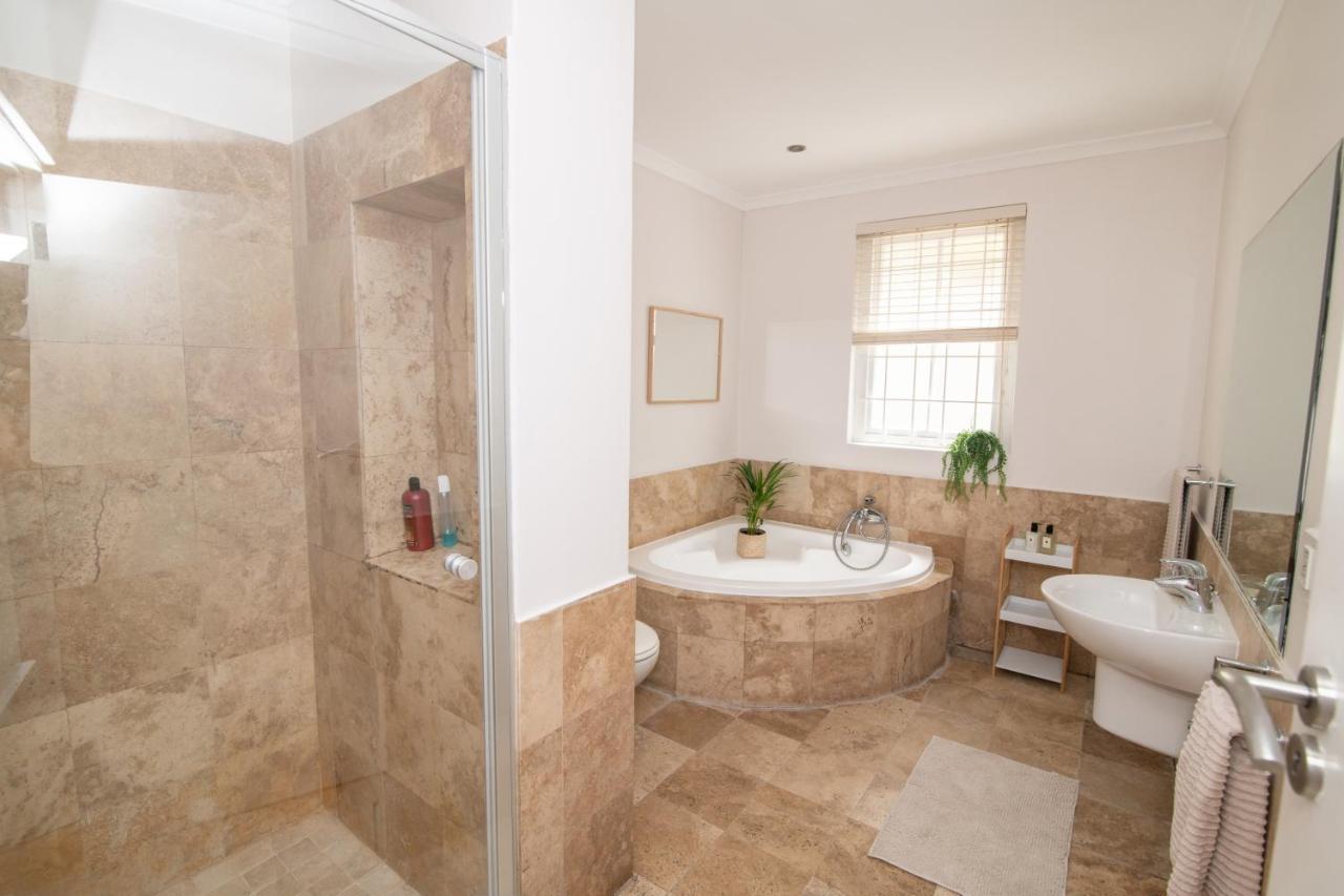 Camps Bay Guest Suite With Private Pool Cape Town Bagian luar foto